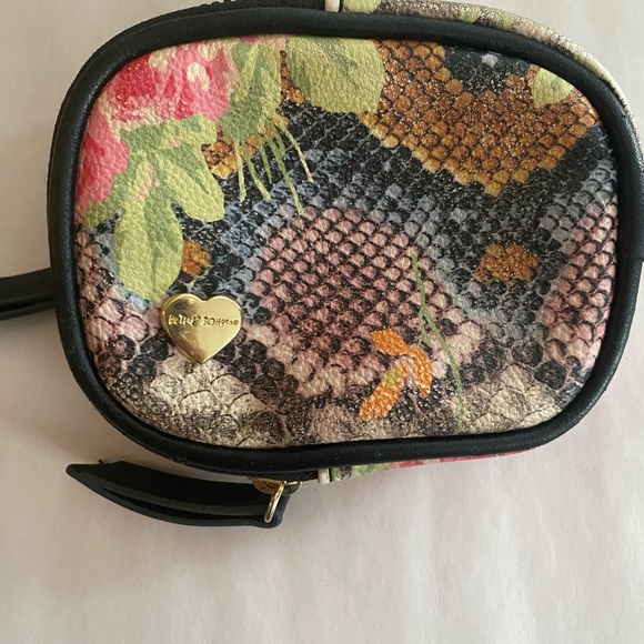 Betsey Johnson Keychain bag / coin case pouch with black patent - Picture 4 of 6